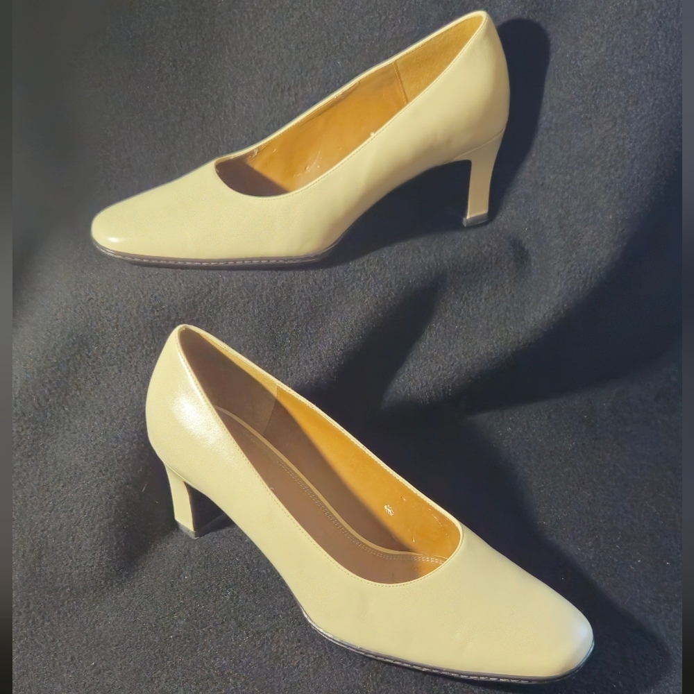 Naturalizer Cream Square Toe Pumps - Size 8.5